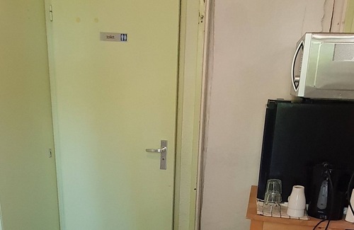Duivendrecht Appartement | 6m2 studio near metro station and bus stop