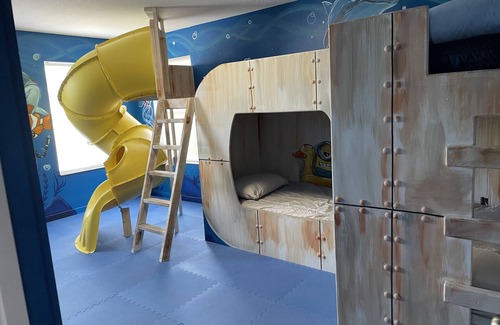 Windwood Bay Maison | 7/5 themed near Disney/pool/VR room/indoor slide