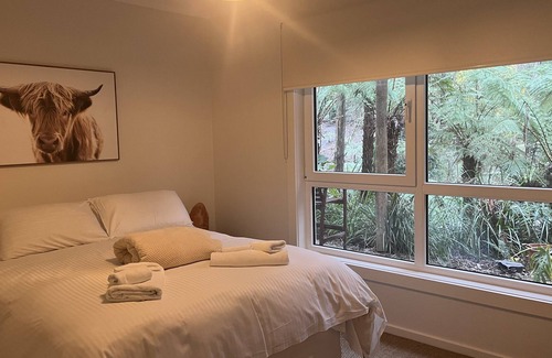 Mount Dandenong Maison | 7 Acre Paradise. Windmill Lodge. Fernglen Forest Retreat.