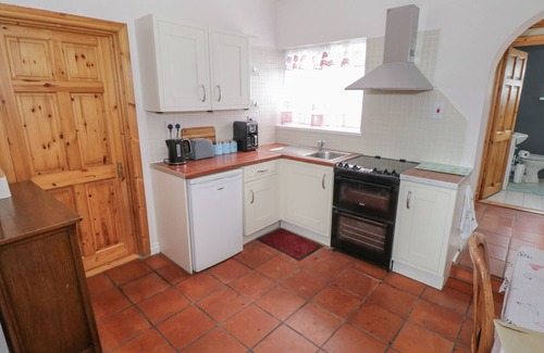 Foxford Maison | 7 AIKENHEAD TERRACE, pet friendly in Foxford, County Mayo