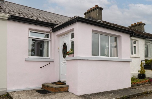 Foxford Maison | 7 AIKENHEAD TERRACE, pet friendly in Foxford, County Mayo