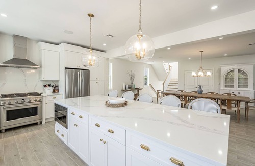 Point Pleasant Beach Maison | 7 Bed/4 Bath, Salt Water Pool, Walk to beach/boardwalk