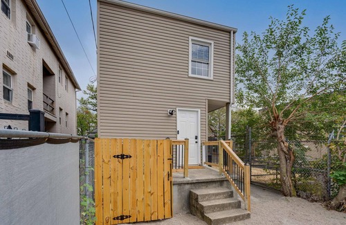 Weinland Park Maison | 7 Bed - Urban Hot Tub Oasis near OSU & Short North