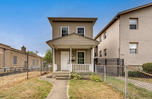 Weinland Park Maison | 7 Bed - Urban Hot Tub Oasis near OSU & Short North