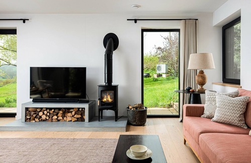 Barrow Gurney Cottage | 7 bedroom accommodation in Upper Littleton, Chew Valley