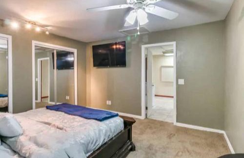 Central Oklahoma City Maison | 7 Bedroom Luxurious retreat with Heated Pool, Hot tub & King Beds