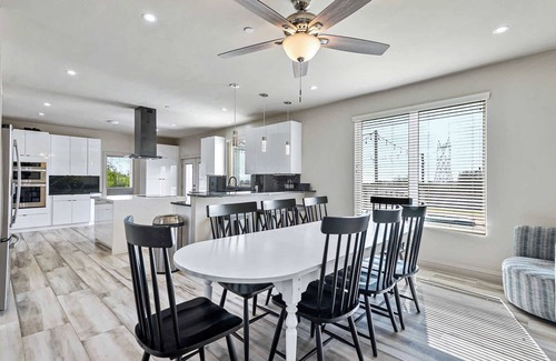 North Scottsdale Maison | 7 Bedroom Pickleball / Pool / Hot Tub / Orchard