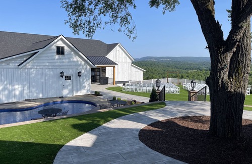 Lake Lynn Maison | 7 Bedrooms, 2 Houses all for 1 Price, 5 BR Large House & 2 BR Carriage House