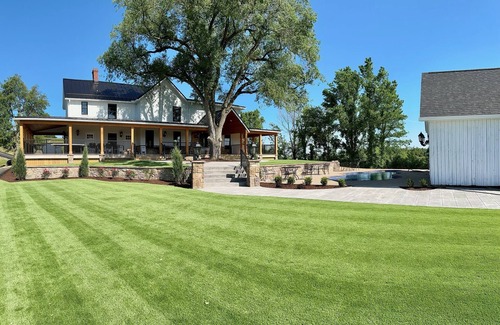 Lake Lynn Maison | 7 Bedrooms, 2 Houses all for 1 Price, 5 BR Large House & 2 BR Carriage House