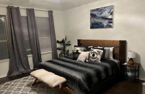 San Antonio Maison | 7-BR, H. Thea., near attrns -St2