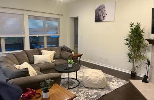 San Antonio Maison | 7-BR, H. Thea., near attrns -St2