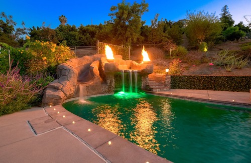 El Cajon Maison | 7 BR Rockstar Villa! Swim Up Bar + Heated Pool/Jacuzzi, Slide, Waterfall +Views!