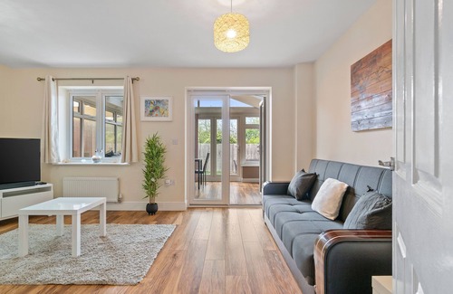 Havering Maison | Impeccable 3-Bed House in Hornchurch