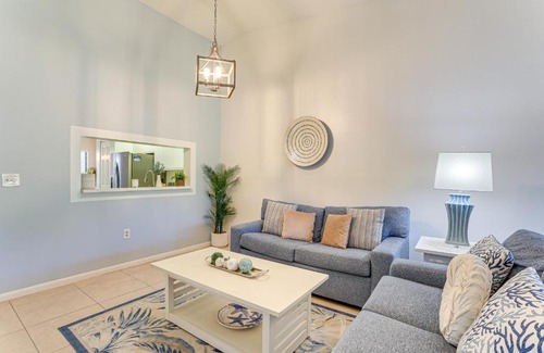 South Bradenton Appartement | 7 Mi to Beach Condo with Pool Access in Bradenton!