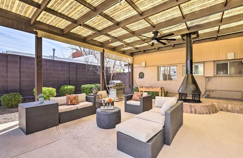 Camelback East Maison | 7 Mi to Downtown Phoenix Home with Pool and Foosball!