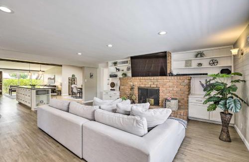 Camelback East Maison | 7 Mi to Downtown Phoenix Home with Pool and Foosball!