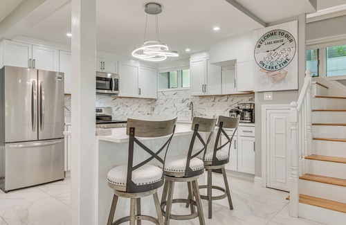 Barrington Maison | 7 Mi to Hiking: Waterfront Long Pond Gem!