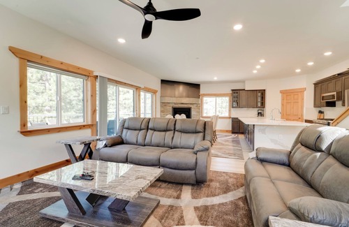 Iron Horse Maison | 7 Mi to Lake Davis: Family Outdoor Retreat w/Deck