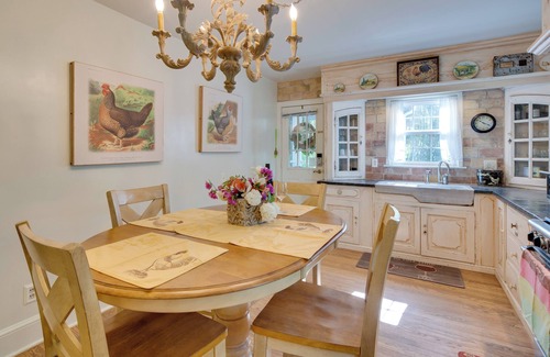 Royal Pines Cottage | 7 Mi to The Biltmore: 'Le Canard' Cottage w/ Porch