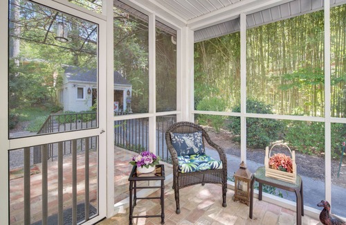 Royal Pines Cottage | 7 Mi to The Biltmore: 'Le Canard' Cottage w/ Porch