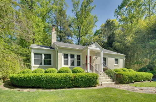 Royal Pines Cottage | 7 Mi to The Biltmore: 'Le Canard' Cottage w/ Porch