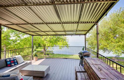 Rockwall Maison | 7 Mi to Winery Lakefront Rockwall Home with Deck