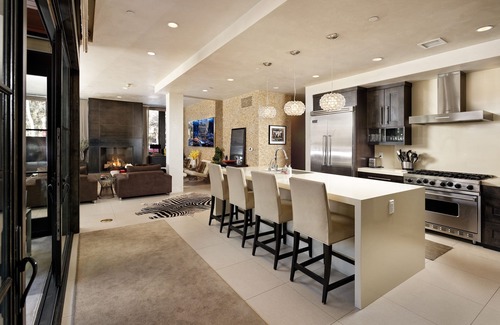 Aspen Copropriété | 7 Million Luxury Residence at “Monarch On the Park”Downtown Aspen with Parking