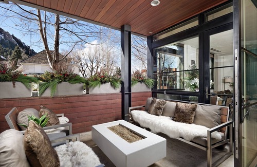 Aspen Copropriété | 7 Million Luxury Residence at “Monarch On the Park”Downtown Aspen with Parking
