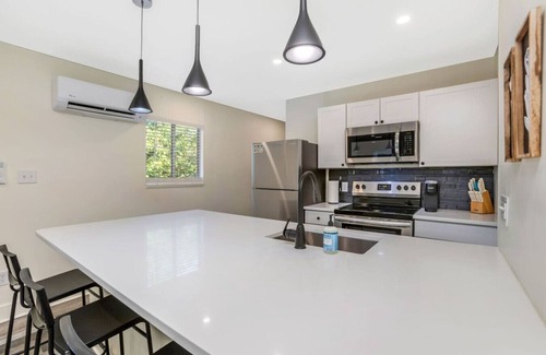 Olde Towne East Maison | 7 Min to Arena District | Work Friendly | Unit C