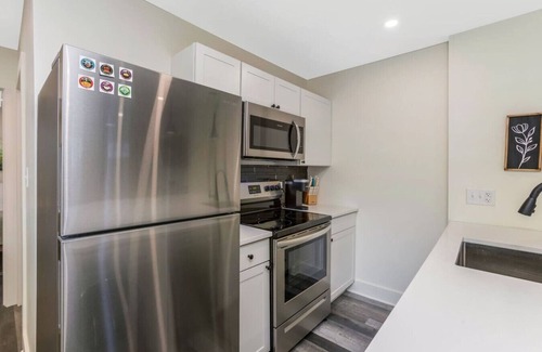 Olde Towne East Maison | 7 Min to Arena District | Work Friendly | Unit C
