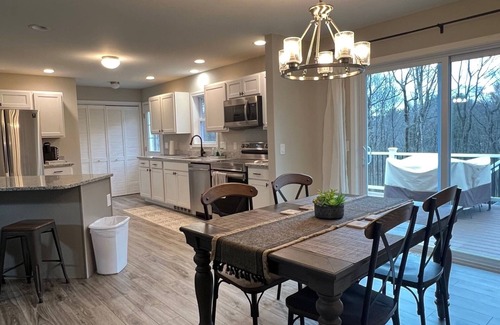 Kresgeville Maison | 7 min to Blue Mountain Ski Resort /Hot Tub