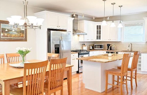 West New Haven Maison | 7 Mins drive to Yale, Large fenced yard