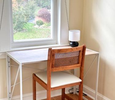 West New Haven Maison | 7 Mins drive to Yale, Large fenced yard