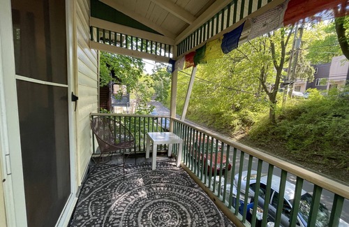 Ithaca Appartement | 7 minute Walk to Downtown & Hiking Trails! Gorge View Apt
