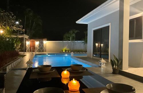 Nong Kae Villa | 7 Minutes from Centre Orchid villa With Jacuzzi and Pool Table
