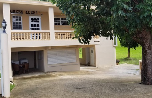 Maizales Maison | Retraite de forêt tropicale, fermée et clôturée dans une maison privée de 2 étages