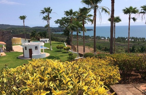 Santa Cruz Maison | #7 Shared Pool, 3 Bedroom/3 Bathroom, Private beach ramada WIFI SKY