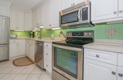 Beach Lagoon Villa | 7 Turtle Lane Club ~ Single Story 3BR Townhome, 2 Minute Walk to Beach!