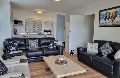 Coromandel Maison | 70 meters to Beach/Boat Ramps - Harbour Views/Internet/Smart TV's/Pet Friendly