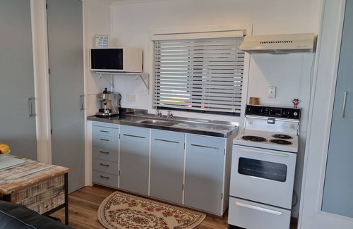 Coromandel Maison | 70 meters to Beach/Boat Ramps - Harbour Views/Internet/Smart TV's/Pet Friendly