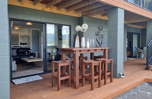 Coromandel Maison | 70 meters to Beach/Boat Ramps - Harbour Views/Internet/Smart TV's/Pet Friendly