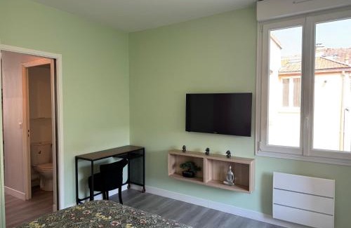 Mont d'Arene Appartement | 70m2 climatisé - Parking privé - Terrasse - 2 chambres - Lycée Roosevelt - Reims Arena