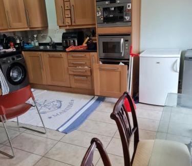Sherborne St. John Appartement | 75 Park Prewett Room with Juliet balcony