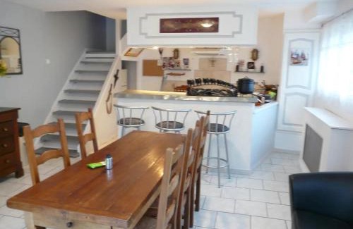 Noyon Appartement | 75 sqm Noyon; independant house