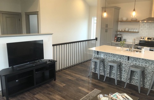 Mueller Maison | 750 pieds carrés, 1 chambre - Nouvelle construction!