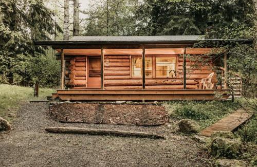 Warnick Maison | 76GS - Genuine Log Cabin - WiFi - Pets Ok - Sleeps 4 home