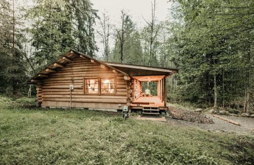 Warnick Maison | 76GS - Genuine Log Cabin - WiFi - Pets Ok - Sleeps 4 home