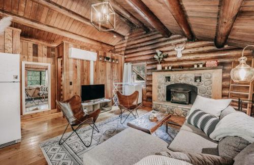 Warnick Maison | 76GS - Genuine Log Cabin - WiFi - Pets Ok - Sleeps 4 home