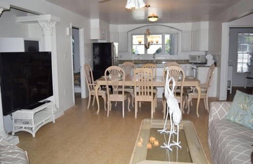 Townsend's Inlet Maison | 7922 Central Avenue 1st Floor