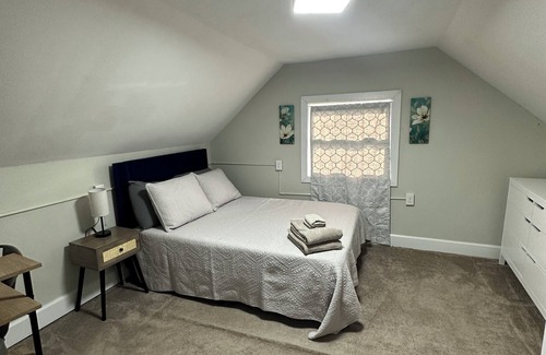 Cortland Maison | 7BR/3BA Home on Lincoln